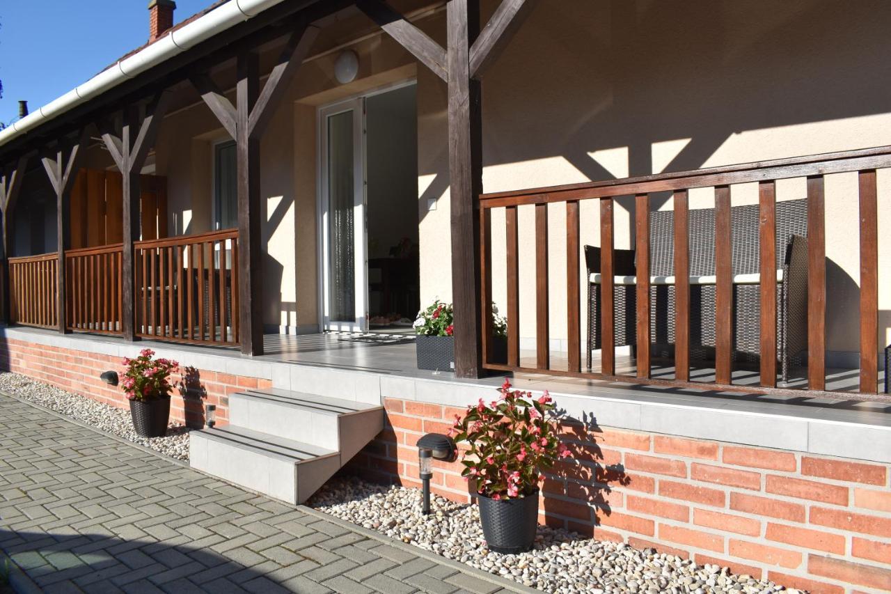 Livia Apartman Heviz Ngoại thất bức ảnh